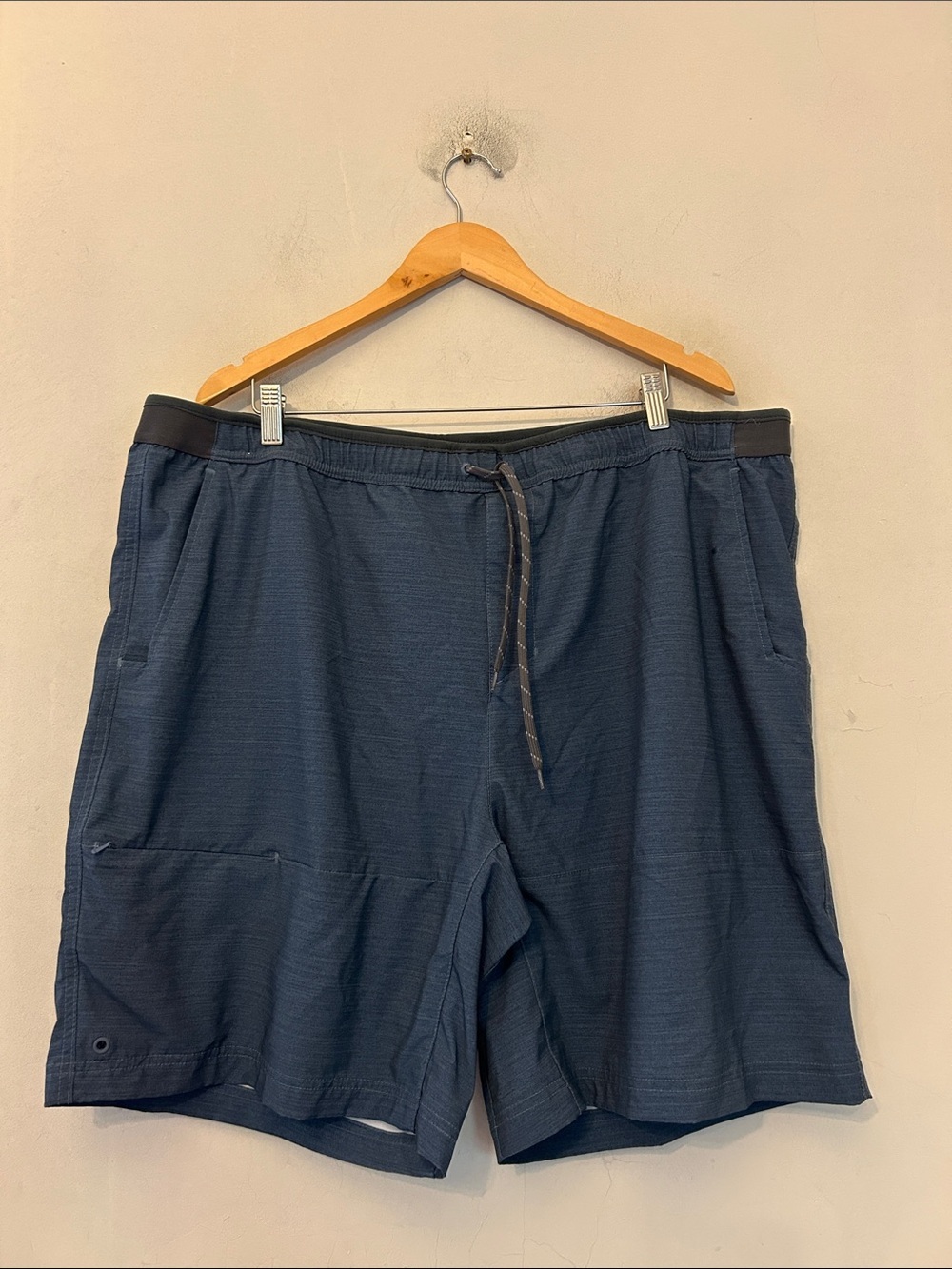 Columbia Men's Blue Drawstring Performance Shorts Size XXL EUC